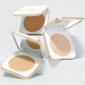 Jane Iredale PurePressed Base Mineral Foundation met Refillable Compact Jane Iredale PurePressed Base Mineral Foundation met Refillable Compact